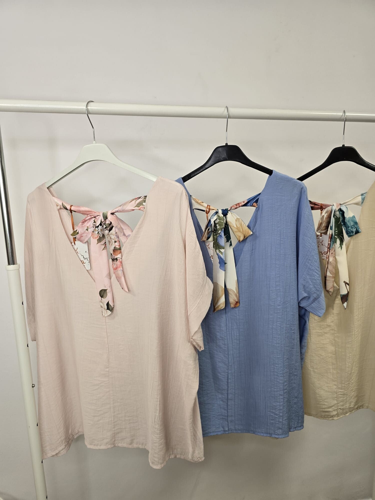 BLUSA LAZO ROSA/AZUL/AMARILLO