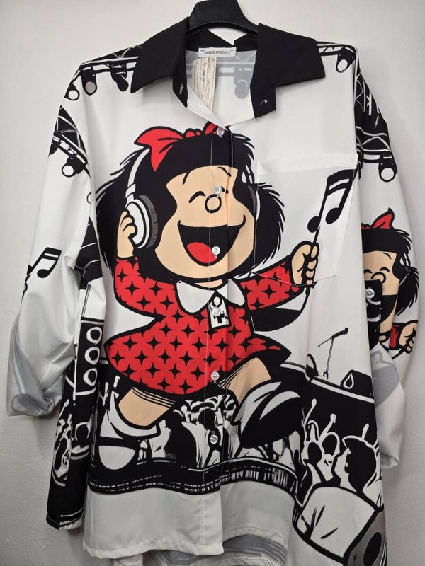 CAMISA MAFALDA CON AURICULARES