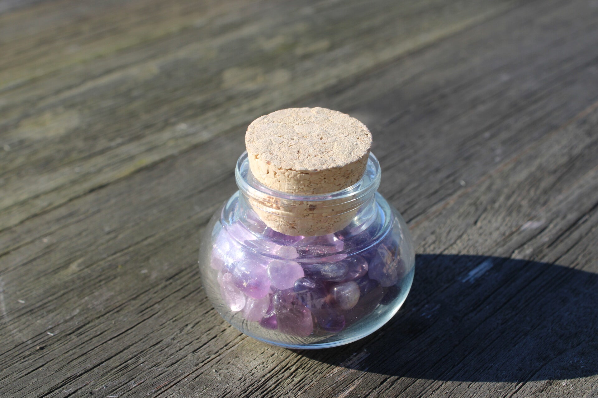 Glazen flesje met Amethist