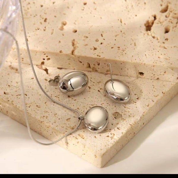 Ensemble collier et boucles d’oreille