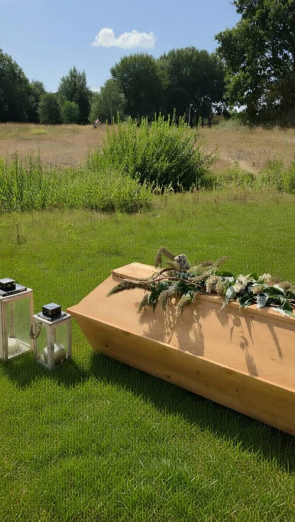 D1D – Natuurlijke Grenenhouten Uitvaartkist