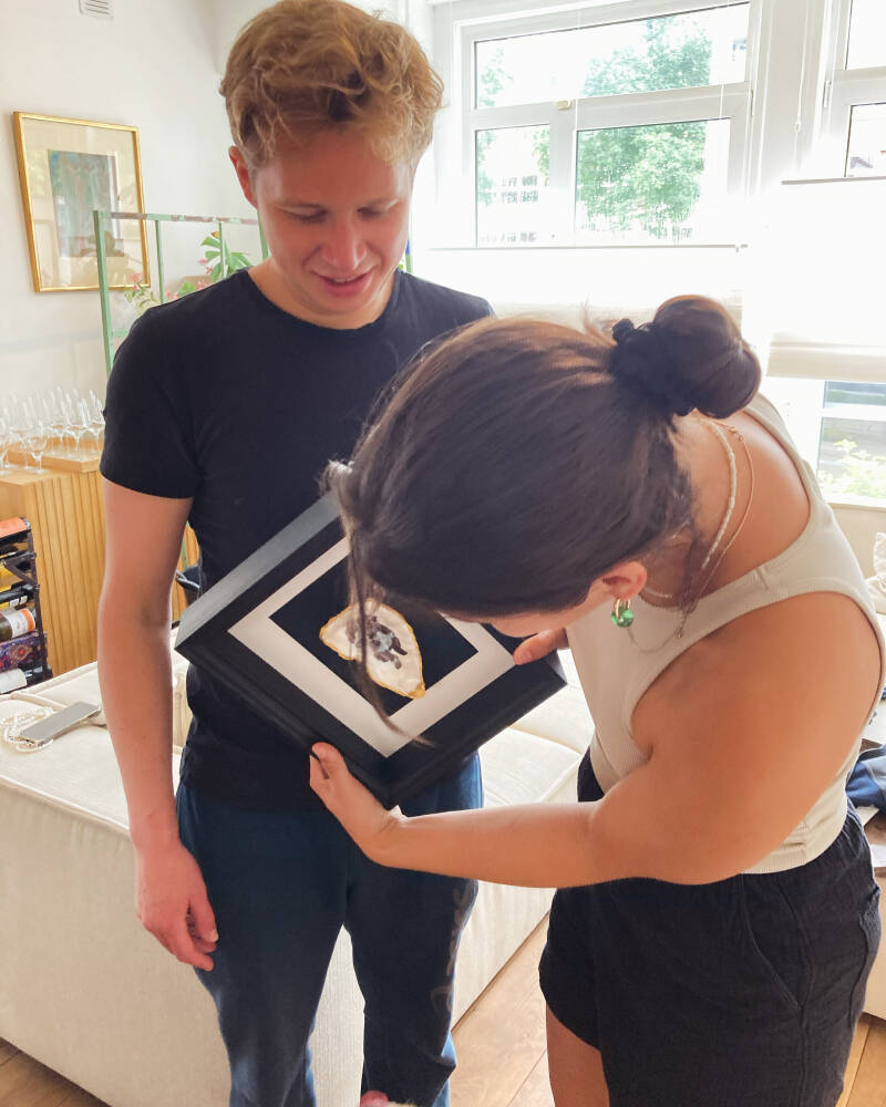 je eigen huisdier op een gouden oester in lijst