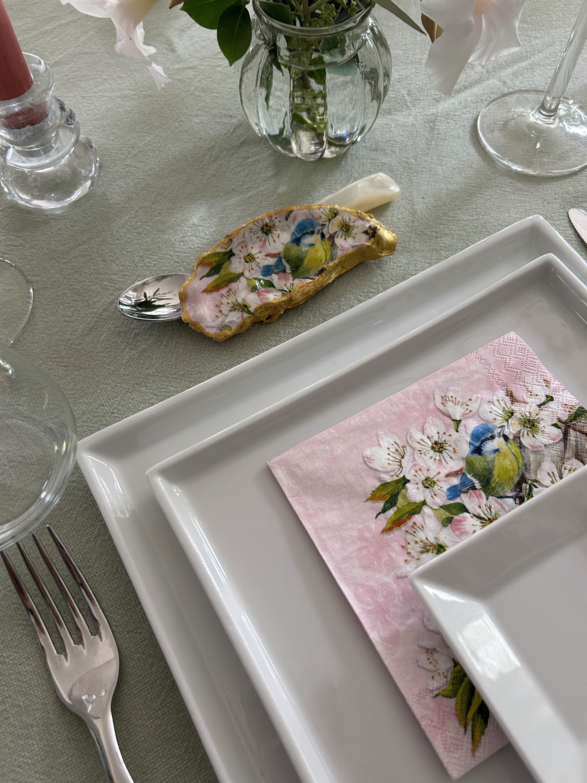 mooi gedekte tafel vogel