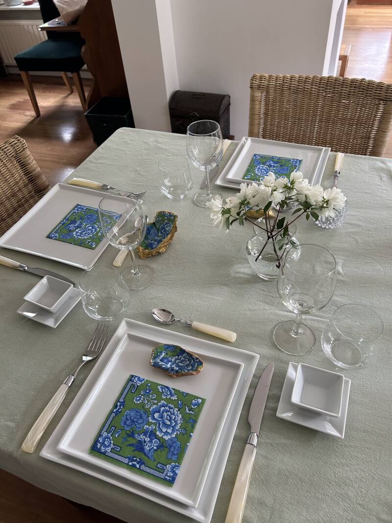 Oesterschelpen beschilderd als tafeldecoratie