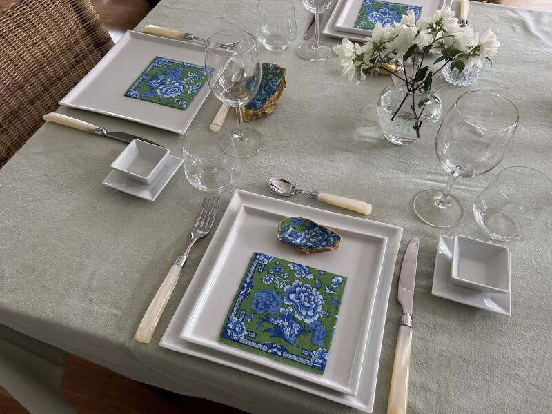 mooi gedekte tafel bloemen