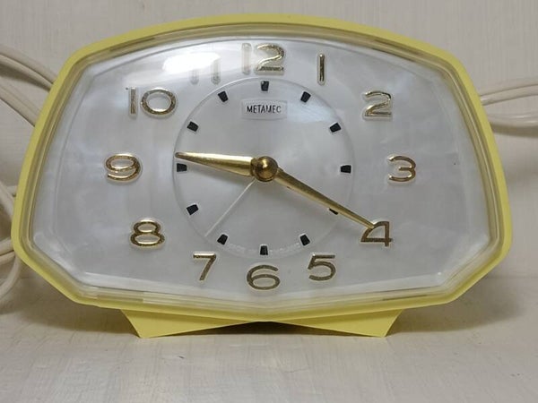 Retro vintage Metamec electric clock.