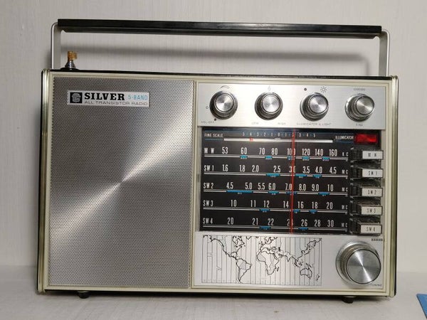 Vintage Portable transistor radio by Silver.