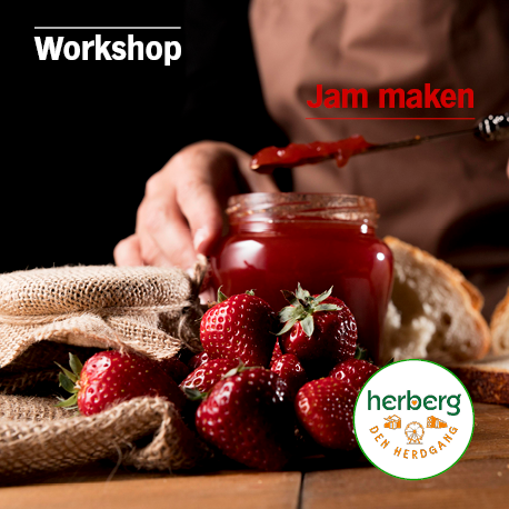 Afbeelding van een man die jam is aan het maken.