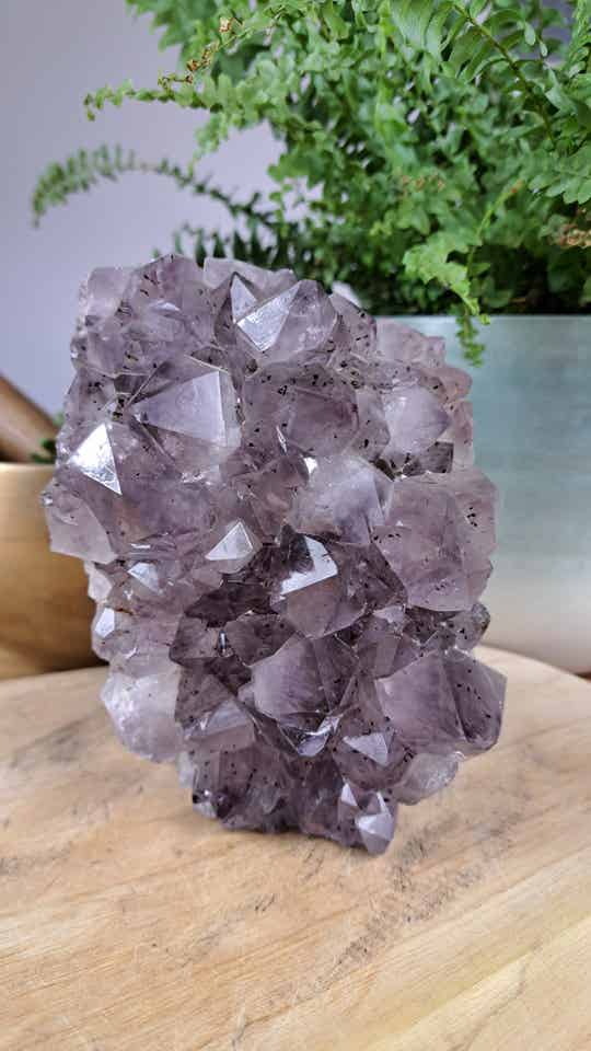 Amethist met Agaat en Goethiet cut base/cluster AM048
