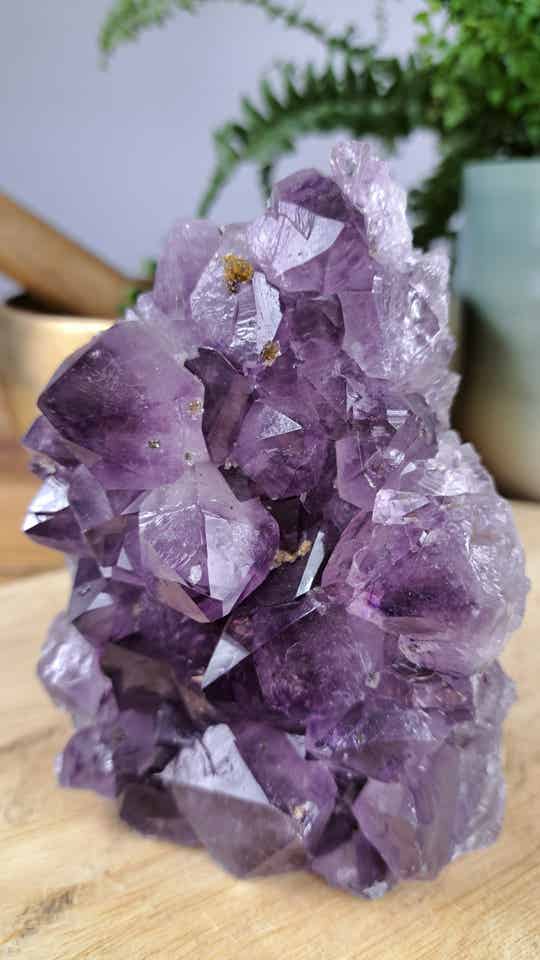 Amethist cut base/cluster met inclusies AM005