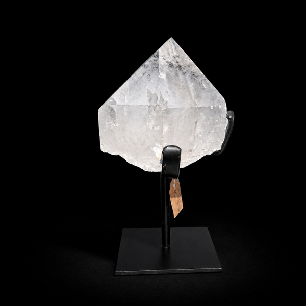 Bergkristal op standaard 017