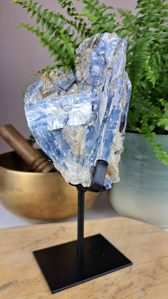 Blauwe Kyaniet op standaard KY005