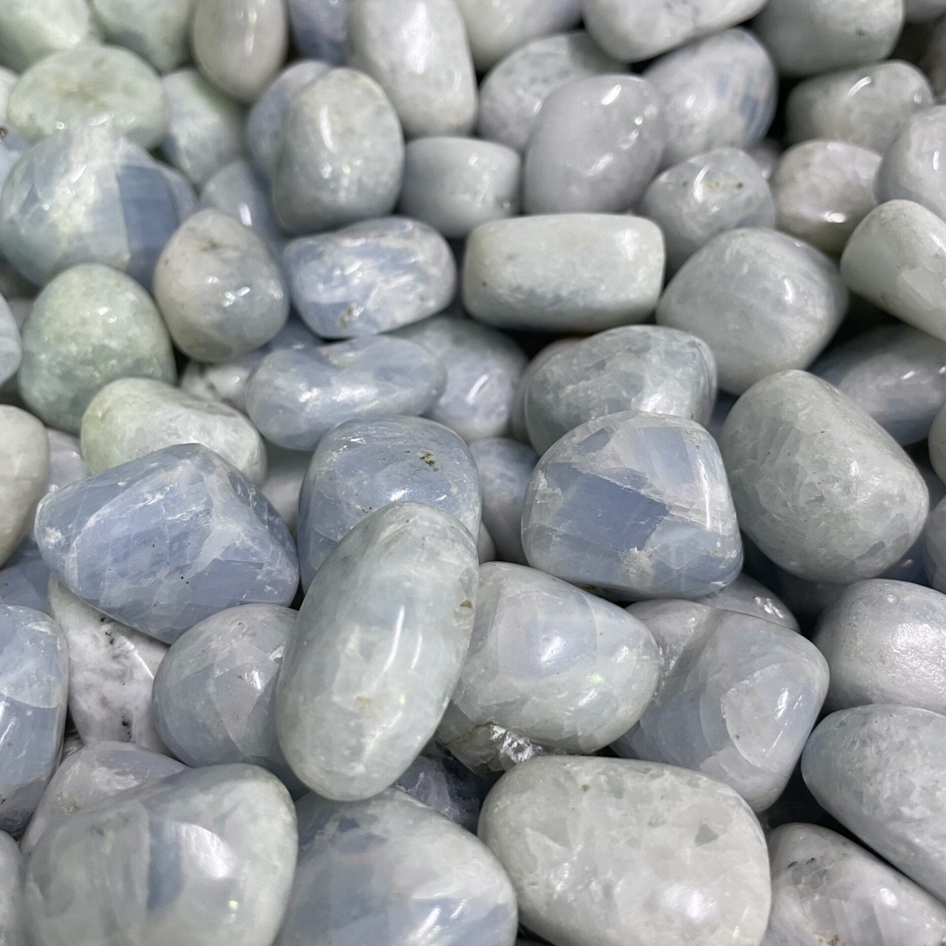 calciet ruw wit blauw roze geel