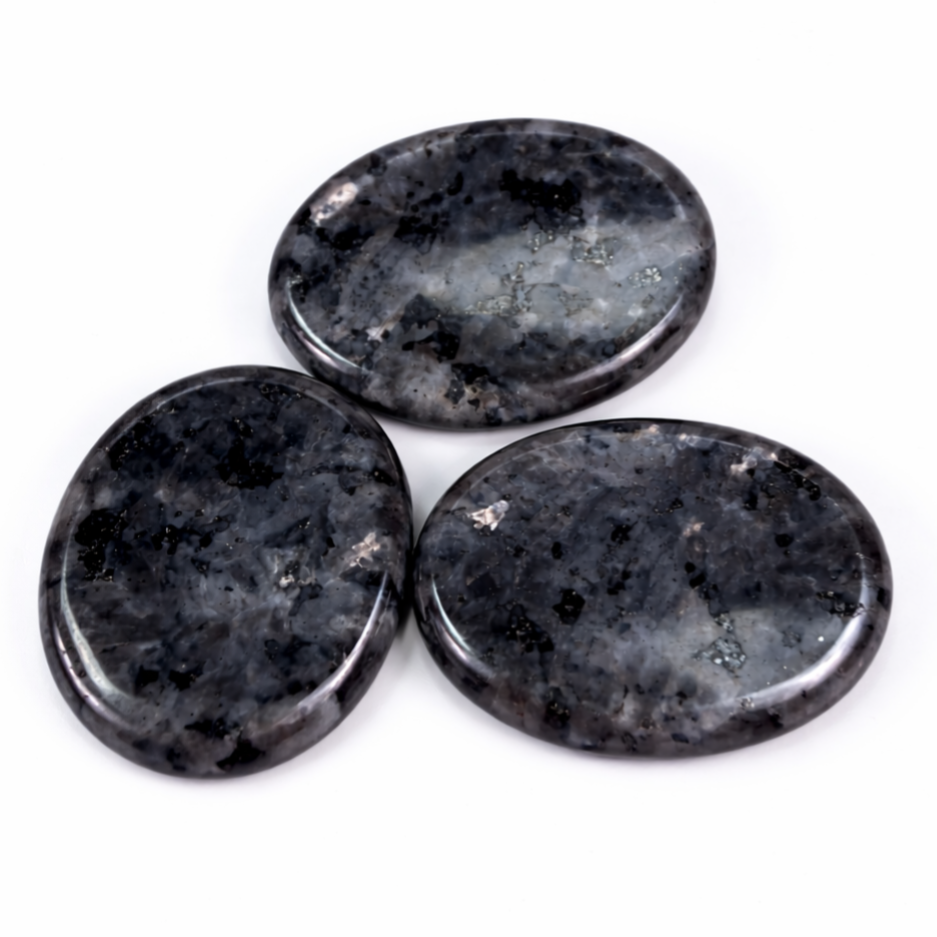 Larvikiet Donker Duimsteen | Worry stone | Stress steen