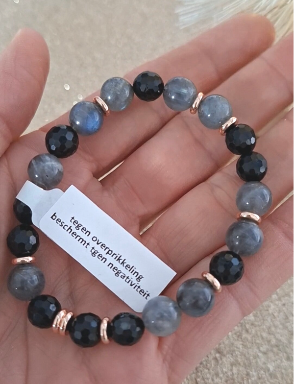 Labradoriet en Zwarte Toermalijn 8mm facet (armband)