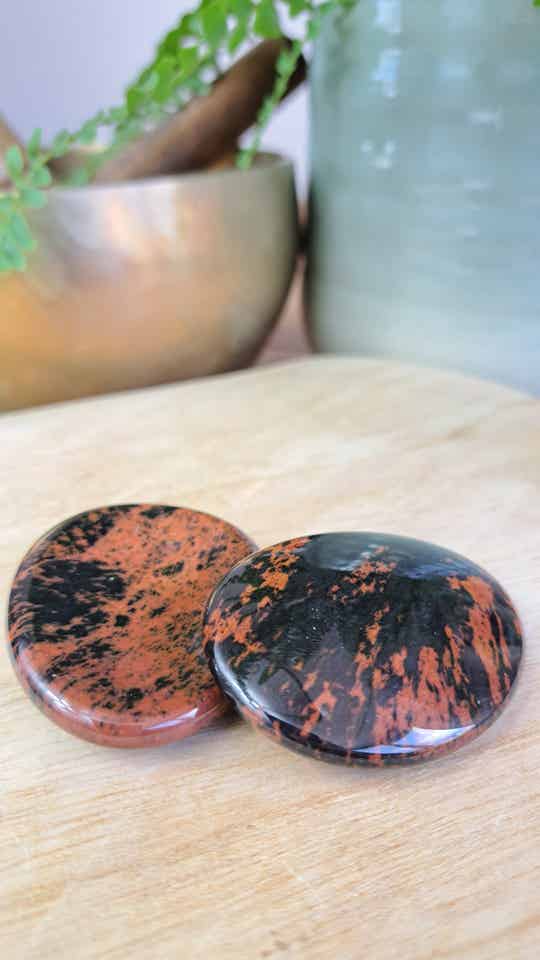 Mahonie obsidiaan duimsteen 40-45mm