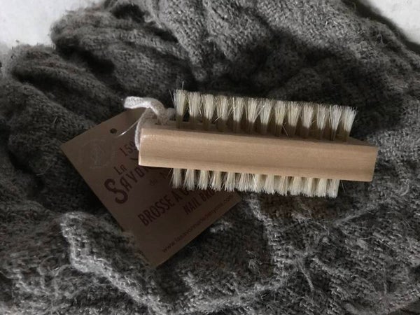 Nagelborsteltje beiderzijds aan touw