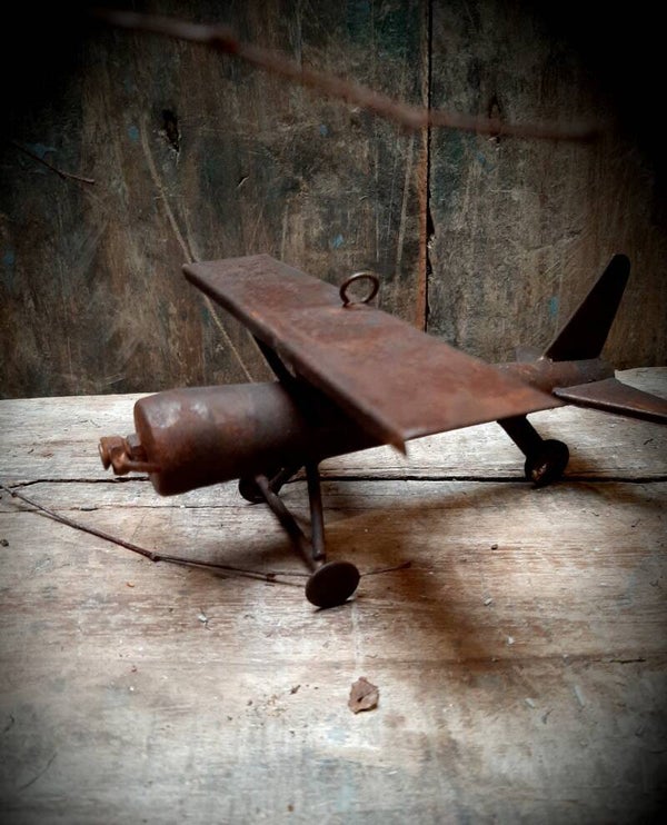 Metalen vliegtuig hanger