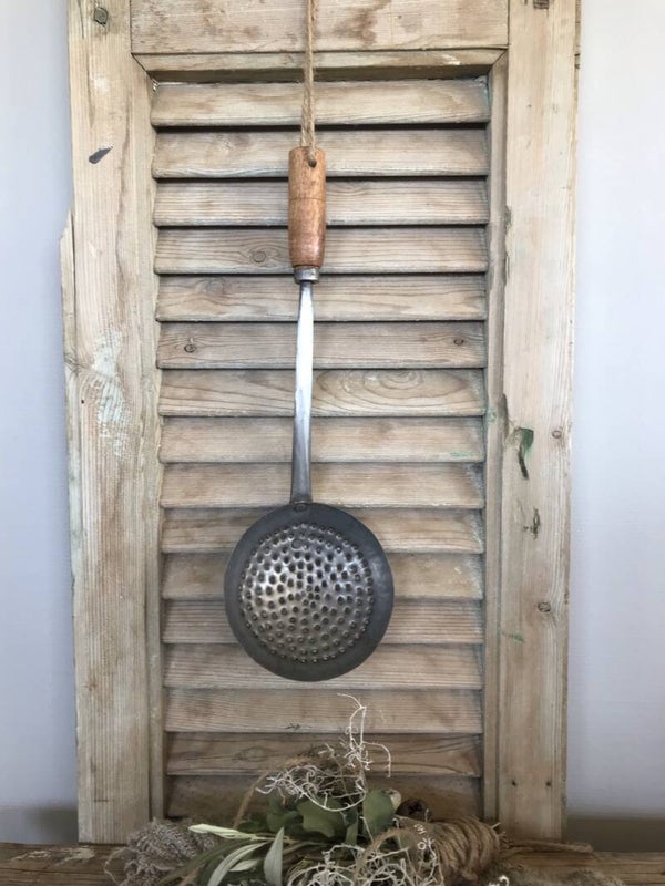 metalen lepel met houten handvat