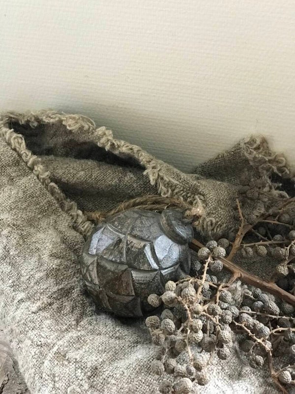 Grijs reliëf bal met koord