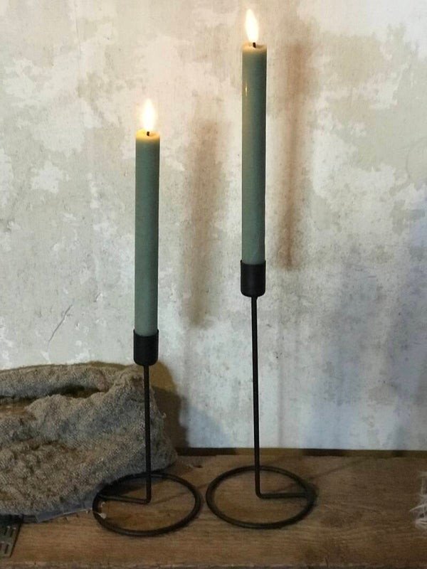 Zwarte metalen kandelaar