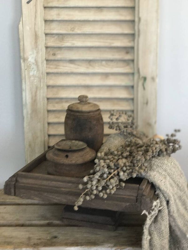 Houten dienblad op voet