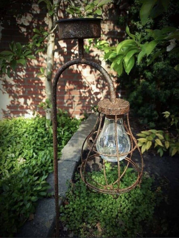 Solarlamp roest hangend