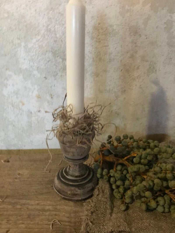 Houten  kandelaar nr 12