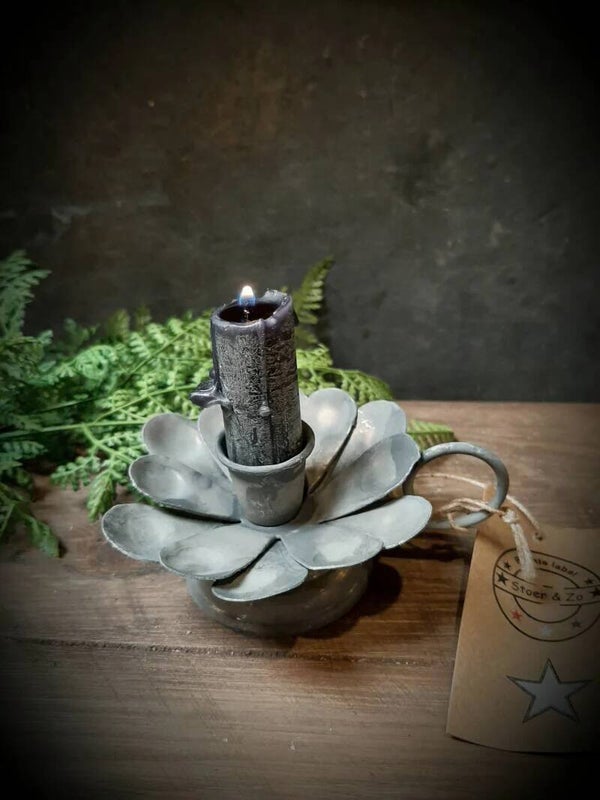 Zinken bloem kandelaar