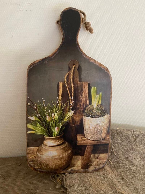 Oudlook snijplank met een voorjaarstafereel en tulpen