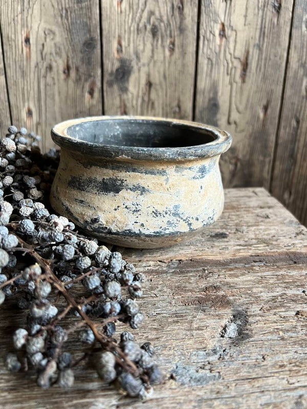 Oud klei tuimelpotje Nr 6