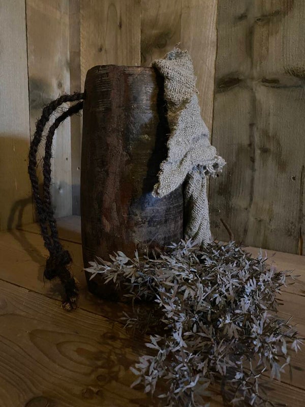 Nepalese houten pot met touw