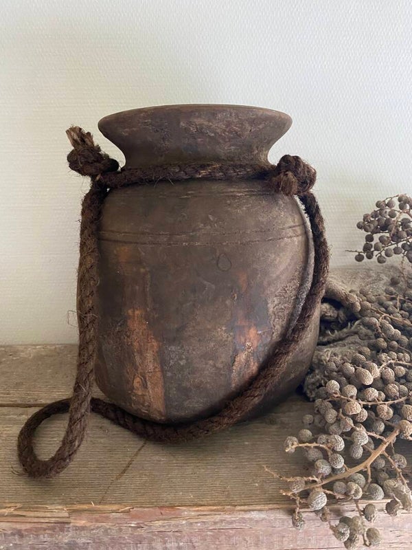 Oude Nepalese bol pot met touw