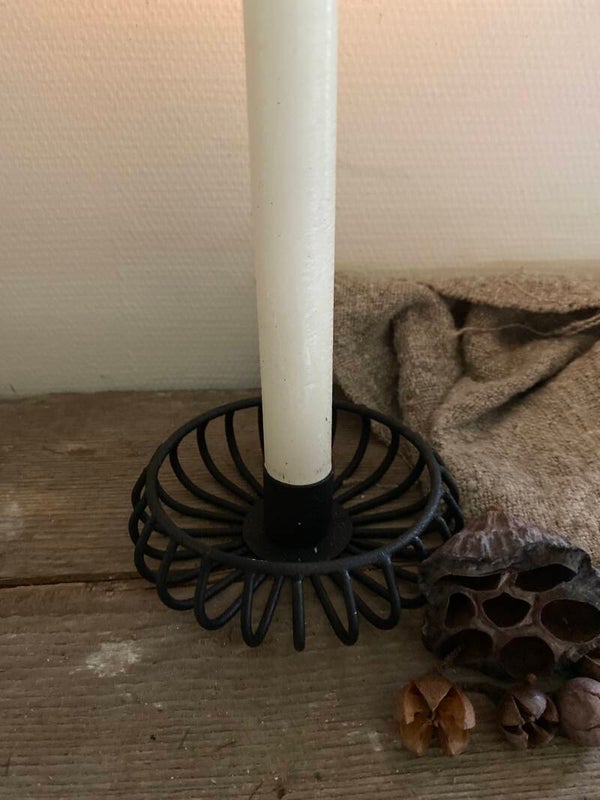 Zwarte metalen draadkandelaar