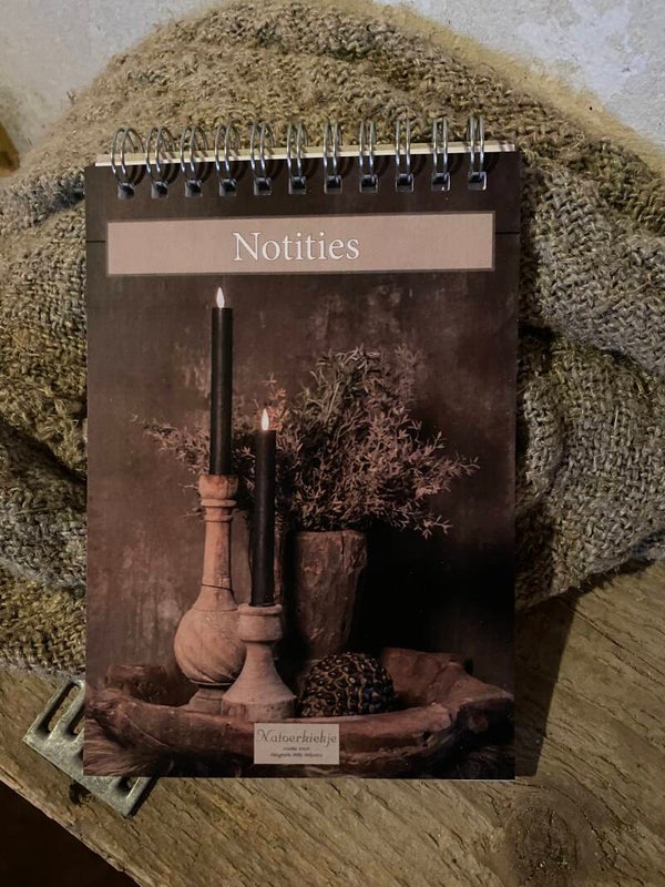 Notitie boekje schaal met houten kaarsenstandaard