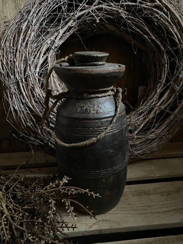 Authentieke donkere klein nepalese pot met deksel nr 4