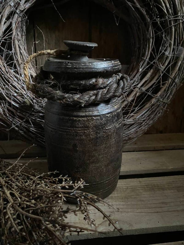 Authentieke donkere klein nepalese pot met deksel nr 5