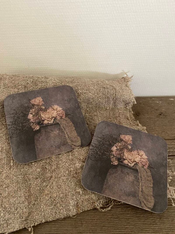 Pot met roze droogbloemen