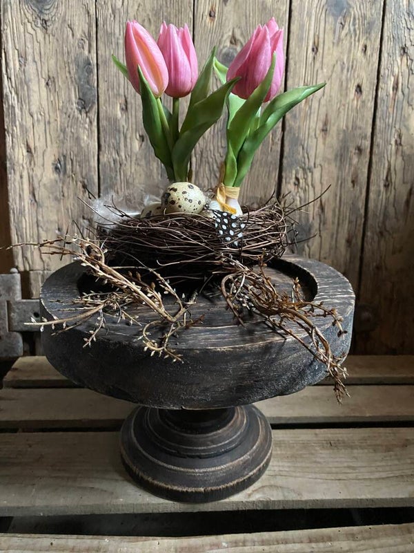 Vergrijsd houten schaal op voet