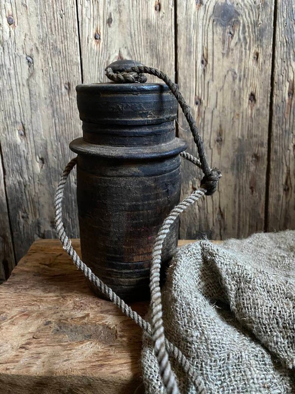 Oude Nepalese rond potje met deksel nr 5