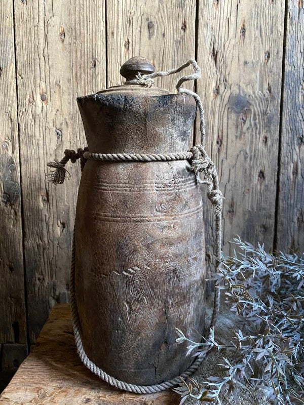Oude Nepalese rond pot met deksel nr 12