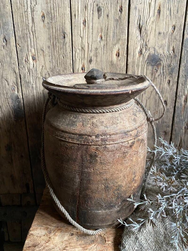 Oude Nepalese rond pot met deksel nr 13