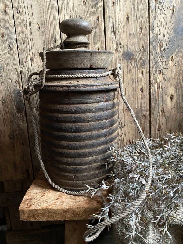 Oude Nepalese rond pot met deksel nr 14