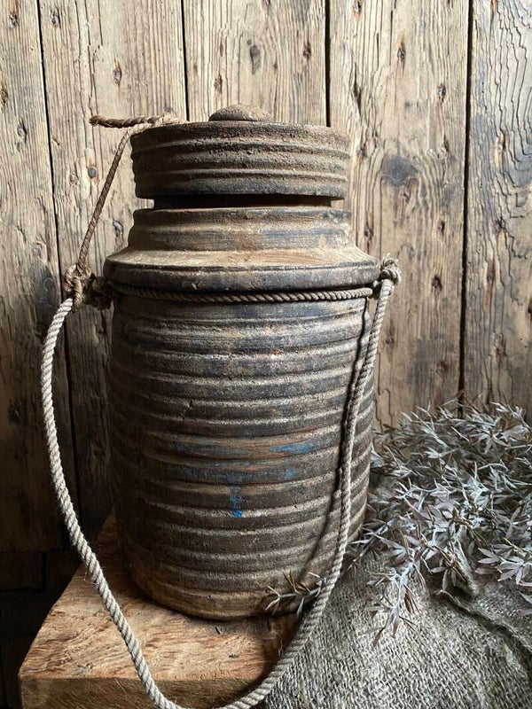 Oude Nepalese pot met deksel nr 3