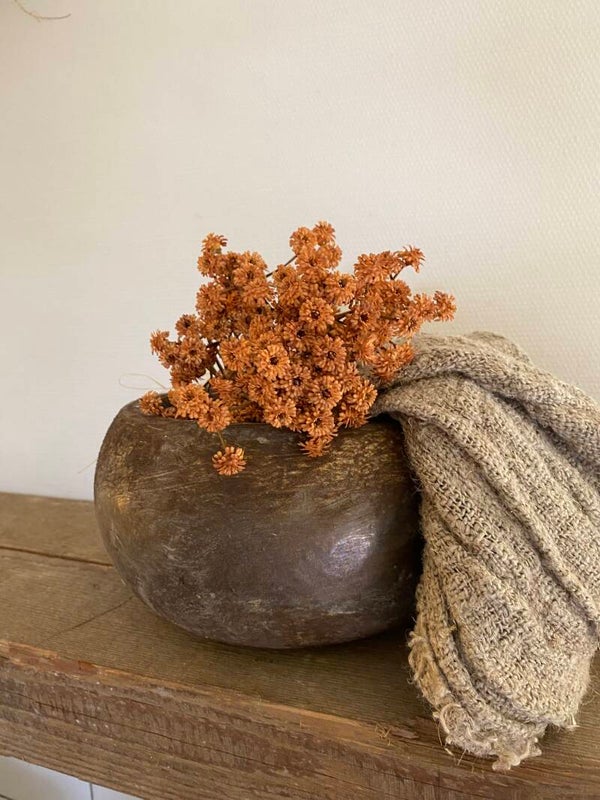 Roest bruine ronde pot met een lichte zink grijze twist