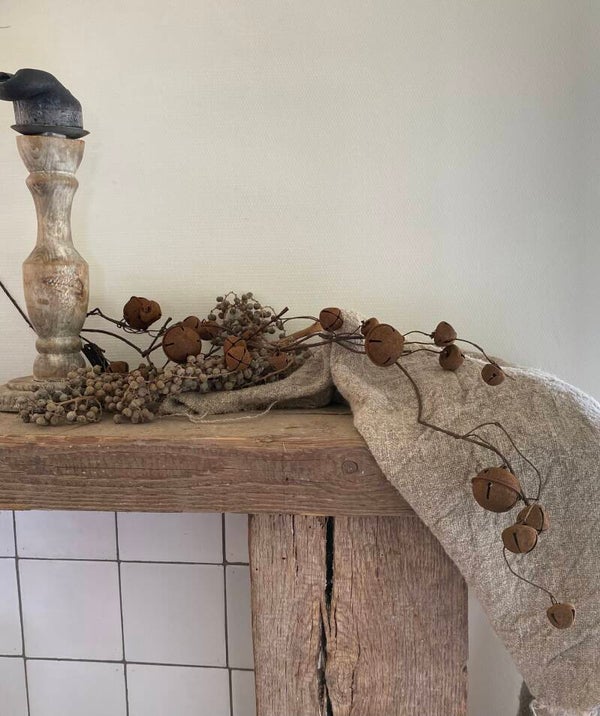 Guirlande met roestige bellen, maat L