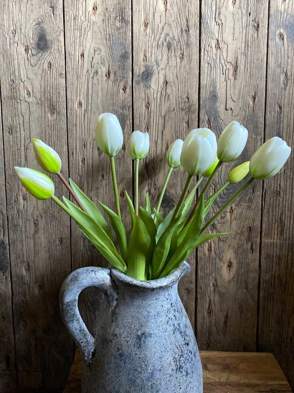 Bos van 12 witte tulpen in een Hollandse kadoverpakking