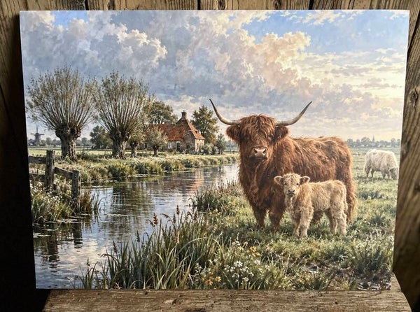 Houten paneel hooglander met jong en boerderij