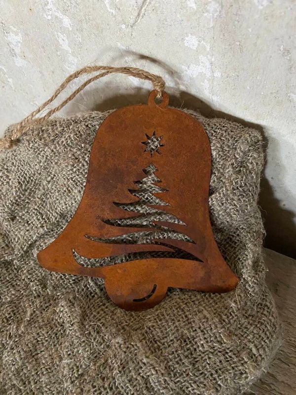 Roestige hanger  klok met kerstboom