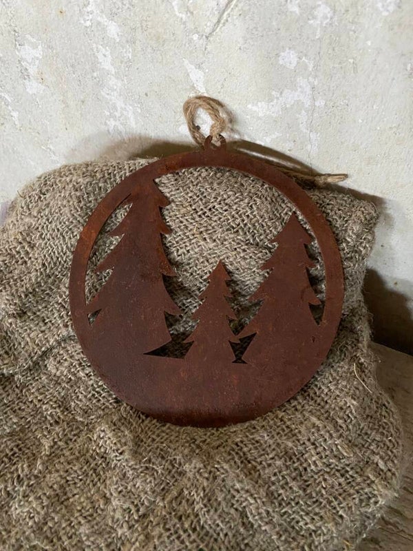 Roestige hanger kerstbomen